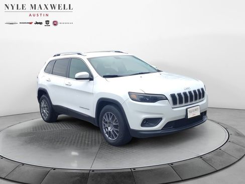 Used 2019 Jeep Cherokee Latitude w/ Popular Appearance Group image 2