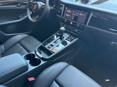 New 2026 Porsche Macan AWD/4WD image 18