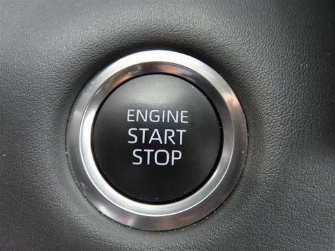 Used 2025 Toyota Highlander LE FWD image 16
