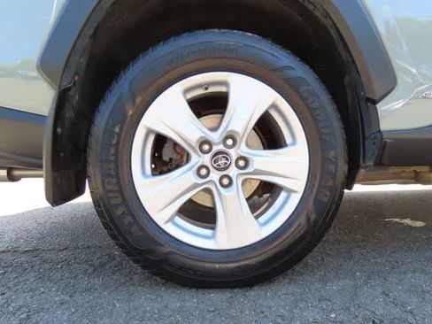 Used 2019 Toyota RAV4 XLE w/ Convenience Package AWD/4WD image 10