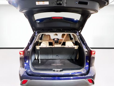 Used 2021 Toyota Highlander Limited FWD image 21