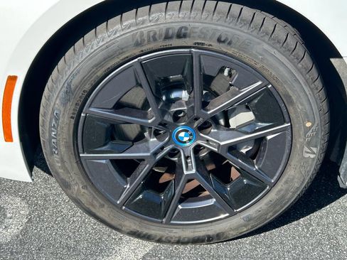 Used 2023 BMW i4 eDrive35 w/ Premium Package RWD image 9