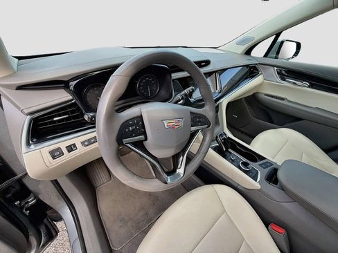 Used 2023 Cadillac XT6 Premium Luxury w/ Technology Package FWD image 10