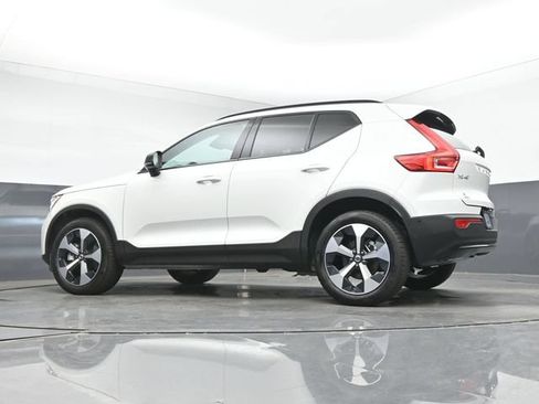 Used 2026 Volvo XC40 B5 Plus AWD/4WD image 15
