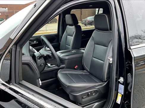 Used 2023 GMC Yukon XL SLT w/ SLT Premium Package image 24