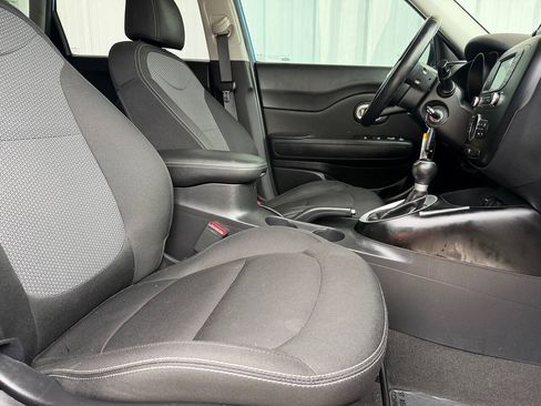 Used 2017 Kia Soul + w/ Designer's Package FWD image 15