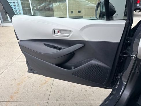 Used 2025 Toyota Corolla LE FWD image 22