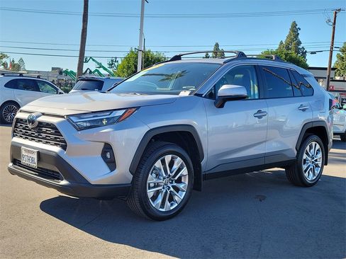 Used 2025 Toyota RAV4 XLE Premium image 27