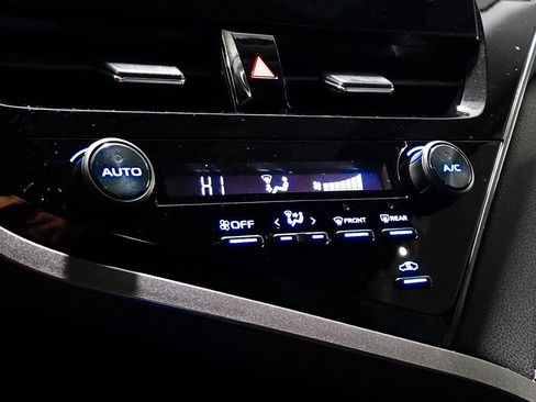 Used 2021 Toyota Camry SE image 31