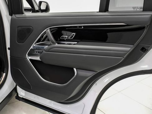 Used 2025 Land Rover Range Rover Long Wheelbase SE image 44