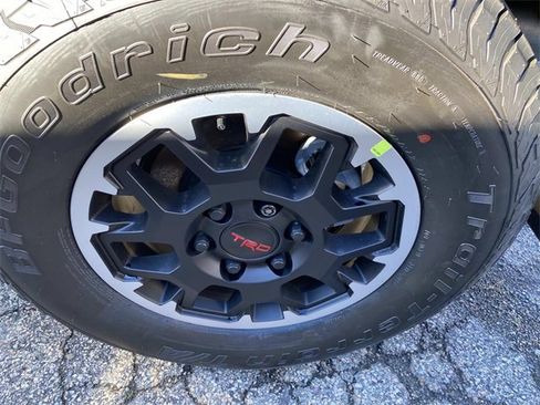 New 2025 Toyota Tacoma TRD Off-Road image 6