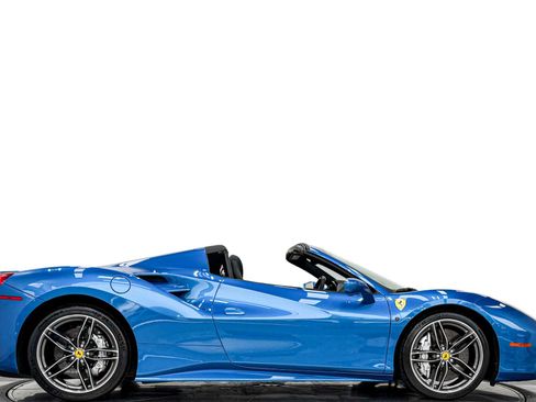 Used 2018 Ferrari 488 Spider RWD image 2