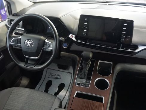 Certified 2021 Toyota Sienna LE FWD image 27