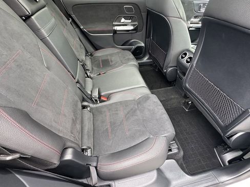 Certified 2025 Mercedes-Benz GLB 250 image 17