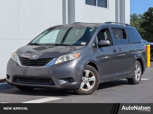 Used 2015 Toyota Sienna LE FWD image 1
