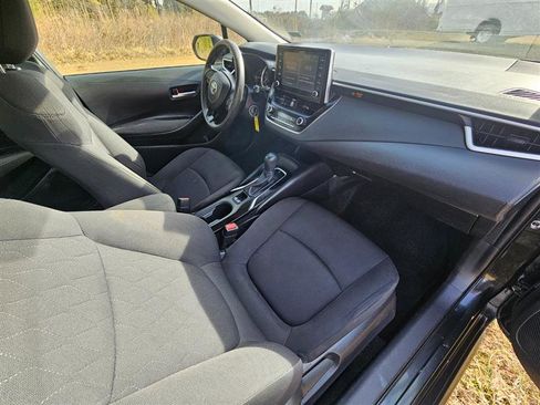 Used 2020 Toyota Corolla LE image 9