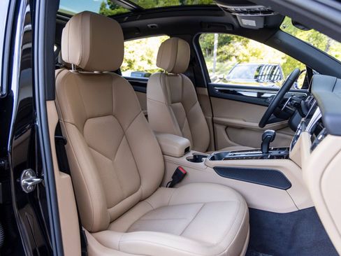 Certified 2025 Porsche Macan image 55