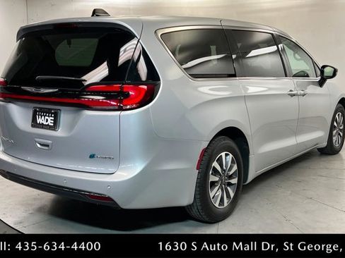 Used 2024 Chrysler Pacifica Limited FWD image 5