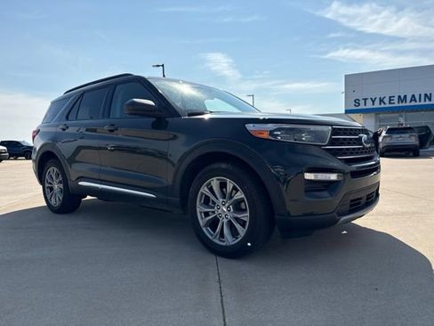 Used 2022 Ford Explorer XLT w/ Equipment Group 202A AWD/4WD image 6