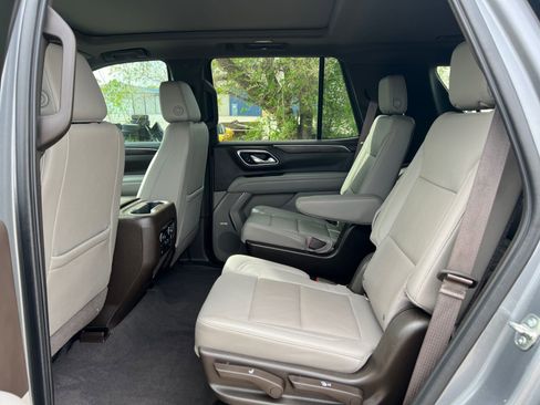 Used 2021 Chevrolet Tahoe Z71 w/ Z71 Off-Road Package AWD/4WD image 32