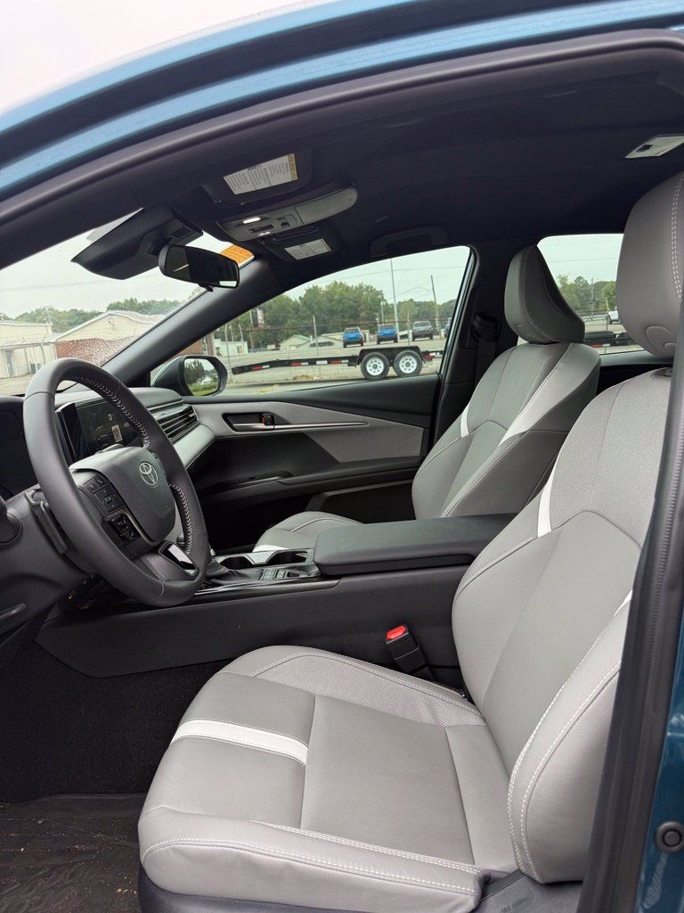 Used 2026 Toyota Camry SE FWD image 6