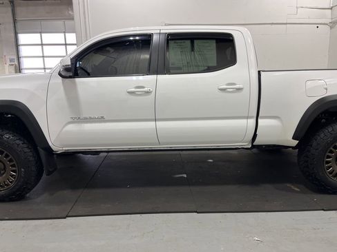 Used 2023 Toyota Tacoma TRD Off-Road w/ Technology Package image 4