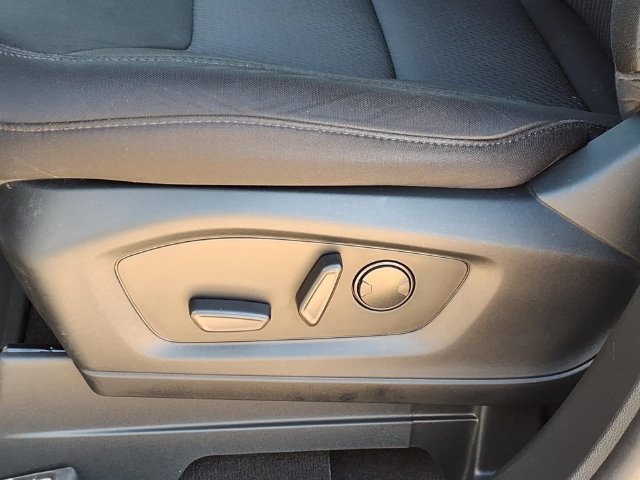 Used 2023 Ford Explorer XLT AWD/4WD image 17