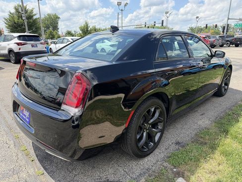 Used 2023 Chrysler 300 S w/ Comfort Group RWD image 5