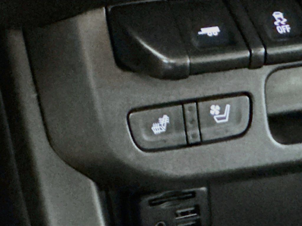 Used 2020 GMC Canyon Denali RWD image 24