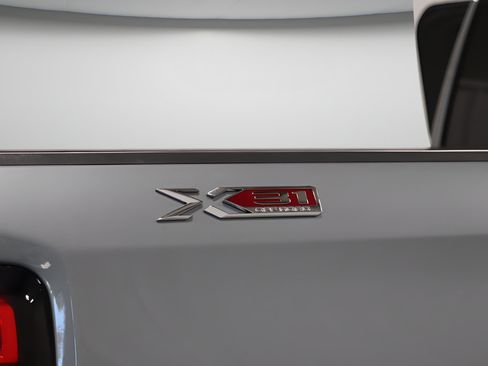 Used 2025 GMC Sierra 1500 SLE AWD/4WD image 34