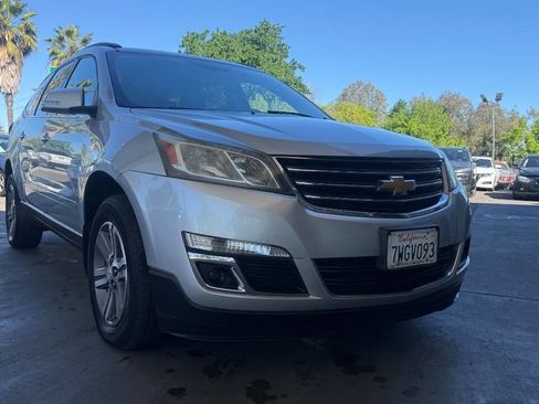 Used 2015 Chevrolet Traverse LT image 3