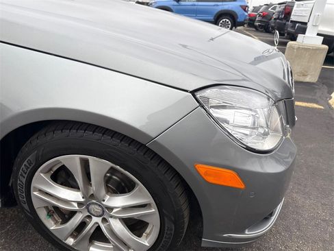Used 2011 Mercedes-Benz E 550 4MATIC Sedan image 13