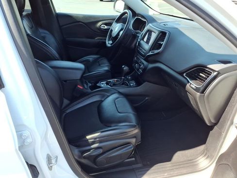 Used 2021 Jeep Cherokee Latitude Plus AWD/4WD image 26