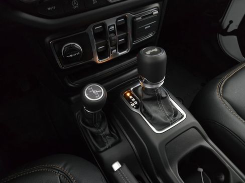 New 2026 Jeep Wrangler Unlimited Sahara w/ Safety Group AWD/4WD image 20