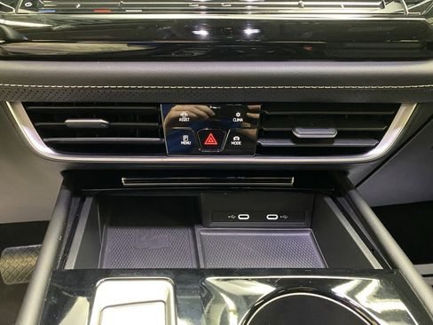 Used 2024 Volkswagen Atlas SE image 23