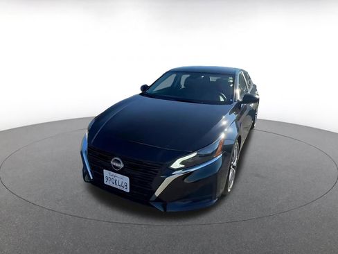 Used 2025 Nissan Altima 2.5 SV image 7