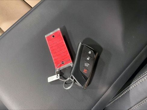 Used 2025 Lexus GX 550 image 13