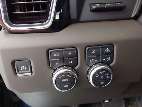 Used 2025 GMC Sierra 1500 Denali w/ Denali Reserve Package AWD/4WD image 23