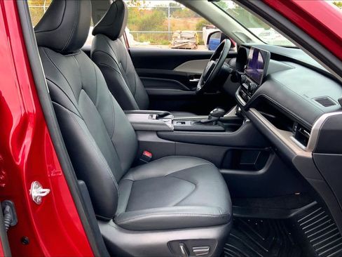 Used 2024 Toyota Grand Highlander Limited image 8