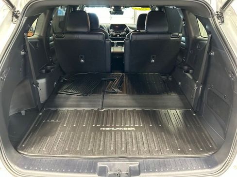 Used 2023 Toyota Highlander XSE AWD/4WD image 22