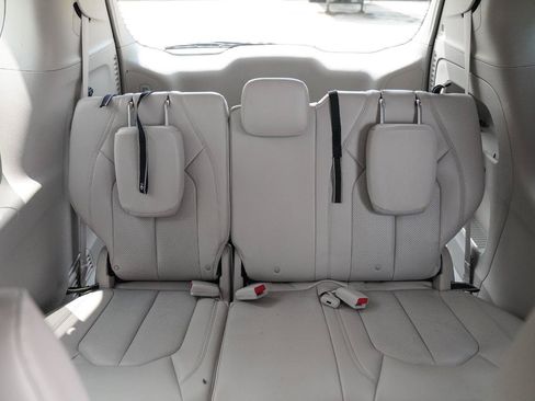 Used 2017 Chrysler Pacifica Touring-L Plus w/ Tire & Wheel Group FWD image 28