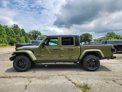 New 2025 Jeep Gladiator Willys image 14