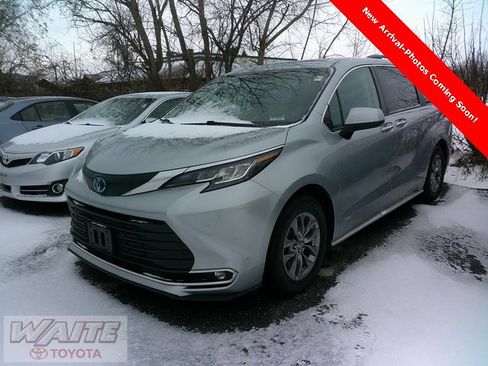 Used 2021 Toyota Sienna XLE w/ XLE Plus Package image 4