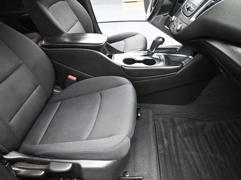 Used 2018 Chevrolet Malibu LT FWD image 26