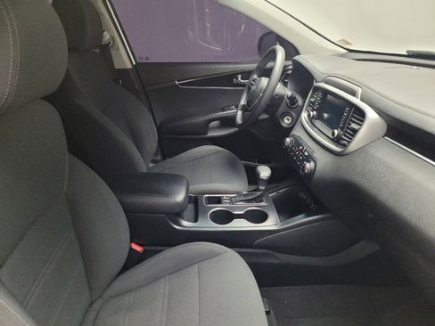 Used 2019 Kia Sorento FWD image 21