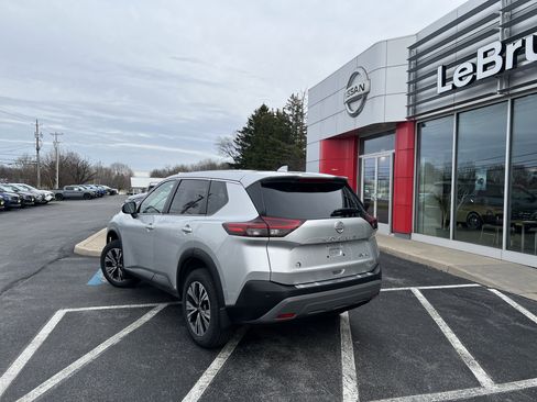 Used 2023 Nissan Rogue SV image 7