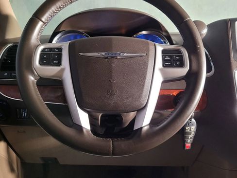 Used 2016 Chrysler Town & Country Touring image 20