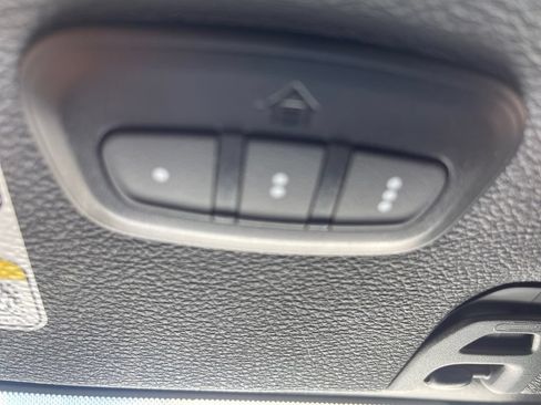 Used 2024 Jeep Gladiator Sport AWD/4WD image 32