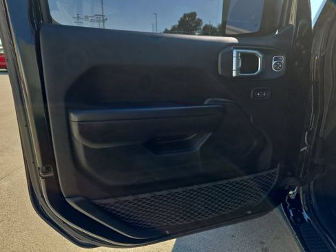 Used 2019 Jeep Wrangler Unlimited Sport S AWD/4WD image 14