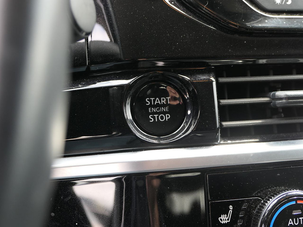 Used 2025 Nissan Pathfinder SV FWD image 17